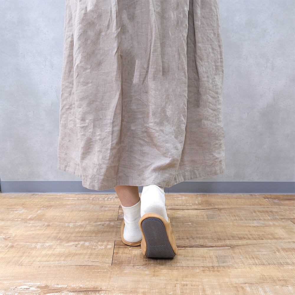 moz/モズ SUスリッパ Lサイズ【北欧 モズ スウェーデン ブランド エルク ヘラジカ シンプル ワンポイント おしゃれ スウェード調 ユニセックス 普段使い お揃い ペア 家族 夫婦 カップル 水洗いOK 日用品】