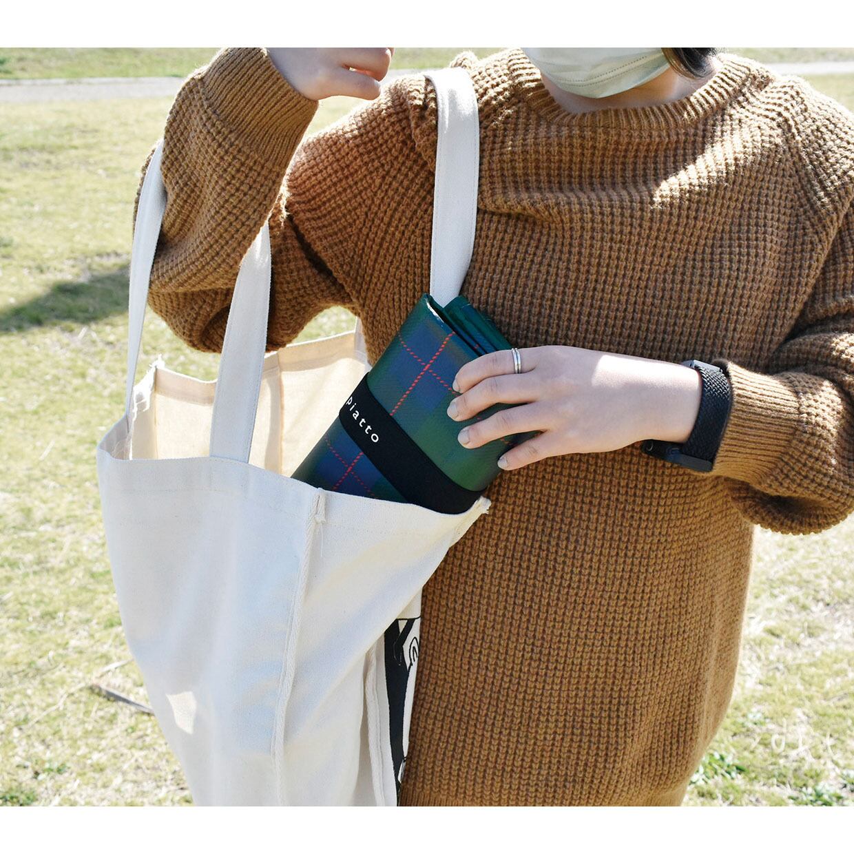 piatto レジャーシート タータンチェック A580【現代百貨 アウトドア 遠足 ピクニック 公園 お手入れ簡単 コンパクト 軽量 汚れに強い かわいい 2~3人用】