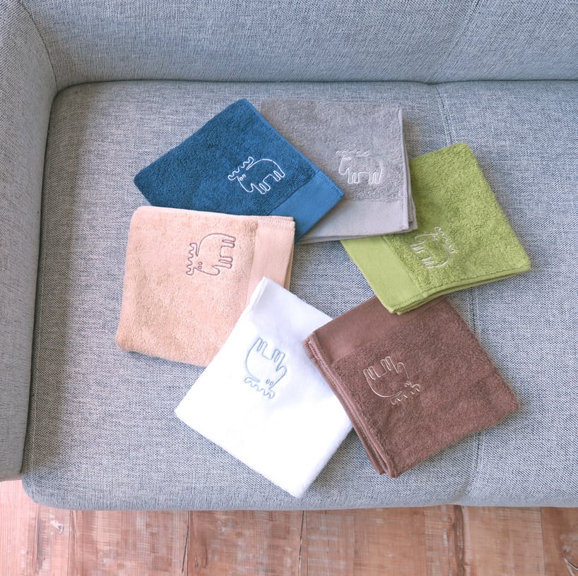 moz/モズ ワンポイントハンドタオル 34x35cm【北欧 モズ スウェーデン ブランド エルク ヘラジカ シンプル コットン 日本製 綿100% ワンポイント 今治 ユニセックス プチギフト 贈り物 日用品】