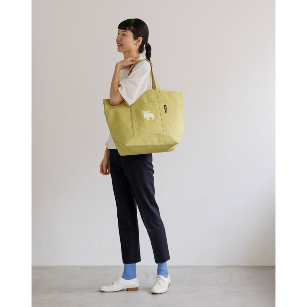 moz/モズ 2024SS限定カラー moz/モズ 帆布トート LL 【北欧 モズ スウェーデン ブランド エルク ヘラジカ シンプル カジュアルバッグ 大判トート 刺しゅう入り パパママバッグ 旅行 レジャー マザーズバッグ 】