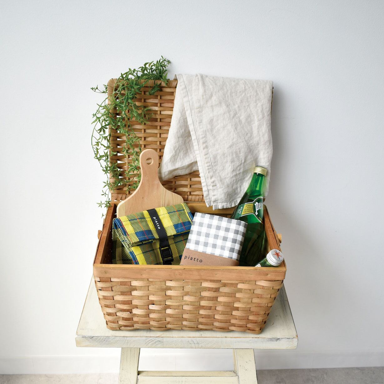 piatto ランチバッグ タータンチェック A595【現代百貨 お弁当箱入れ コンパクト 軽量 汚れに強い かわいい 学校 保温 保冷 】