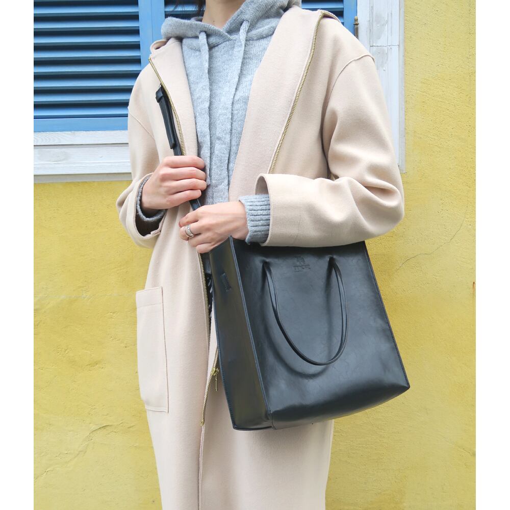 moz/モズ フェイクレザー2wayショルダートート 533174【北欧 モズ スウェーデン ブランド エルク ヘラジカ シンプル 通勤 通学 レザー風 おしゃれ 高級感メンズ レディーズ】