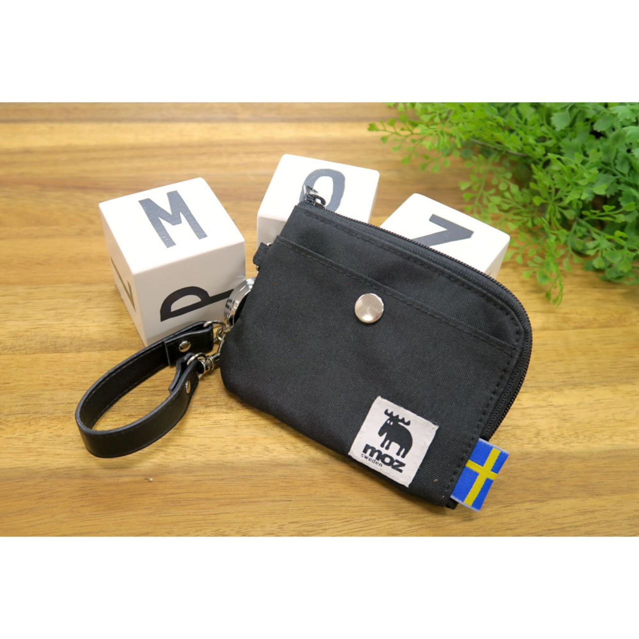 moz/モズ フィーチャーパスケース【北欧 モズ スウェーデン ブランド エルク ヘラジカ シンプル キーケース 定期入れ ICカード リール付き シンプル おしゃれ メンズ レディース 男性 女性 ワンポイント ギフト プレセント】