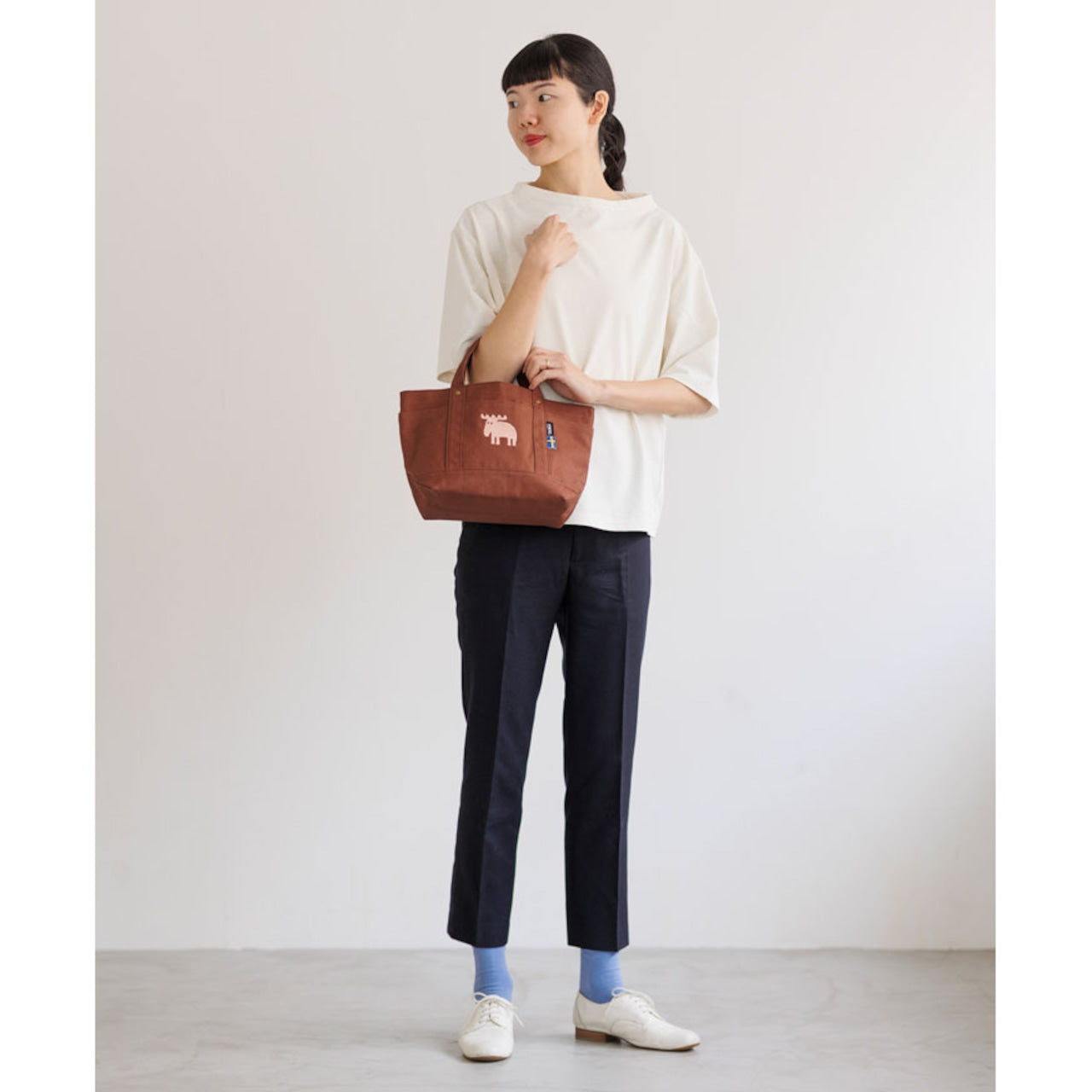 moz/モズ 2024SS限定カラー 帆布トートバッグ M【北欧 モズ スウェーデン ブランド エルク ヘラジカ シンプル カジュアルバッグ ミニトート お散歩 刺しゅう入り ランチバッグ ランチトート サブバッグ】