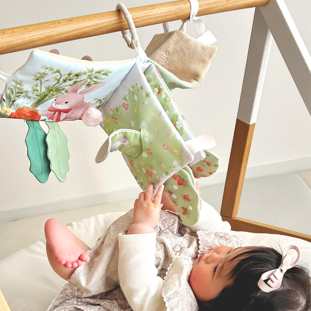 amanoppo(あまのっぽ) ふんわりえほん うさぎたちのお茶会[出産祝い お誕生日 プレゼント 絵本 ふわふわ しかけ絵本 触って遊ぶ 動物]